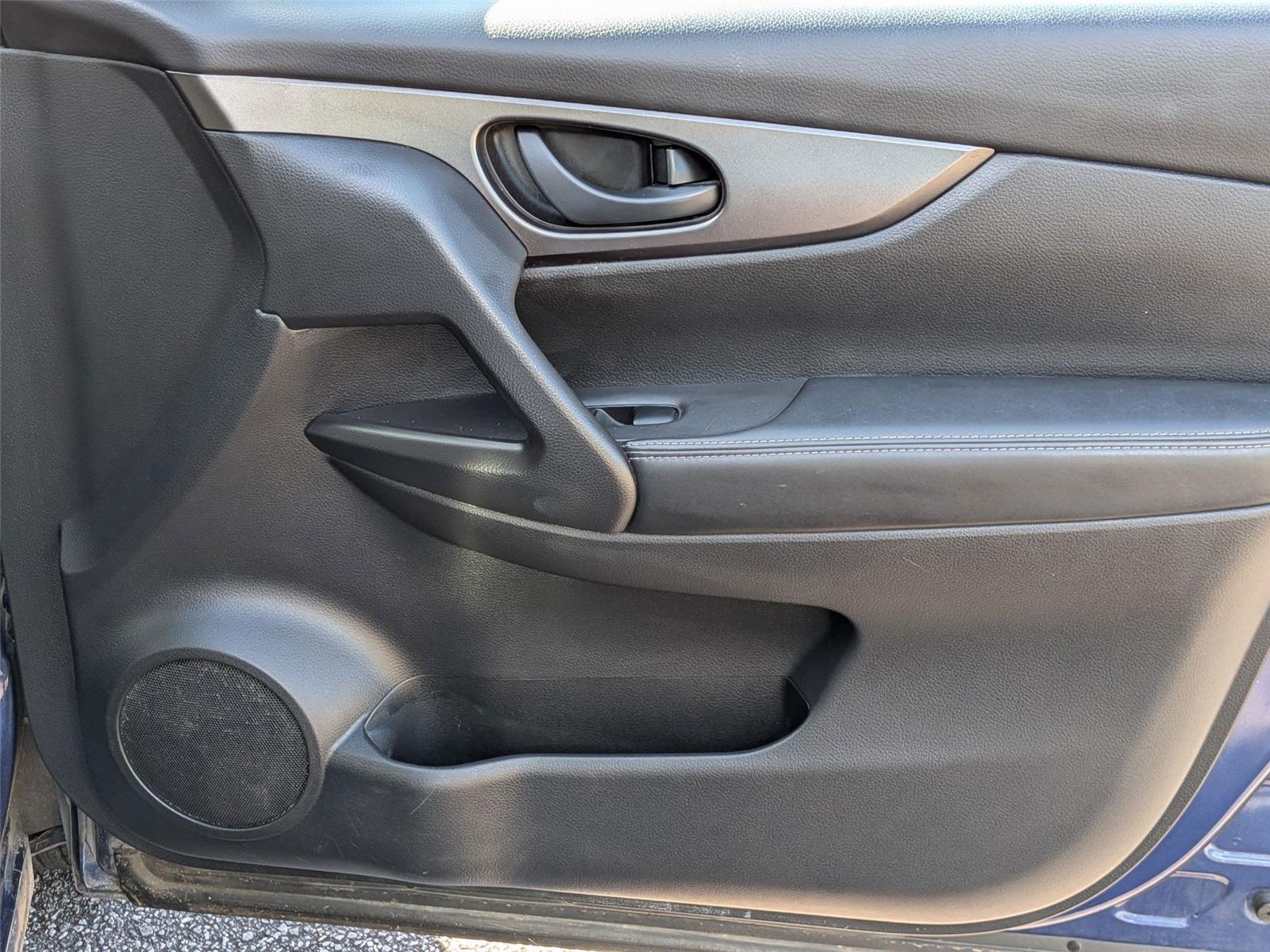 2019 Nissan Rogue Sport S photo 32