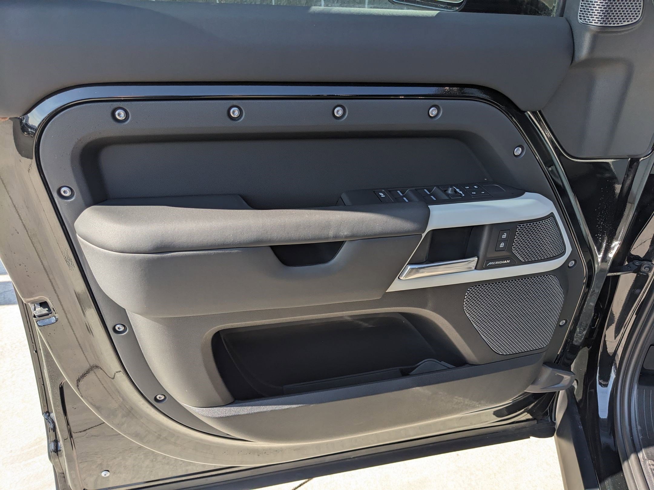 2024 Land Rover Defender 110 S photo 12