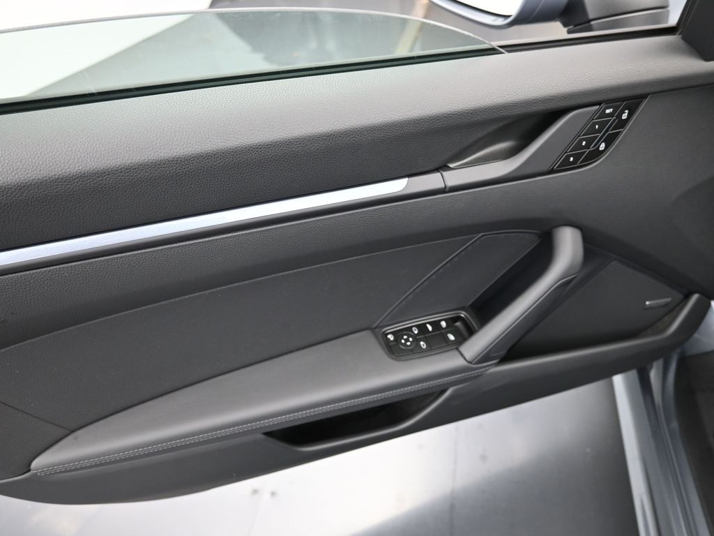 2026 Porsche 911 T photo 18