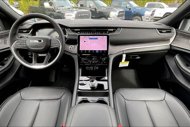 2025 Jeep Grand Cherokee Limited photo 5