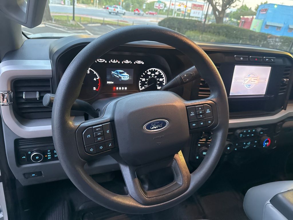 2023 Ford F-350 photo 9