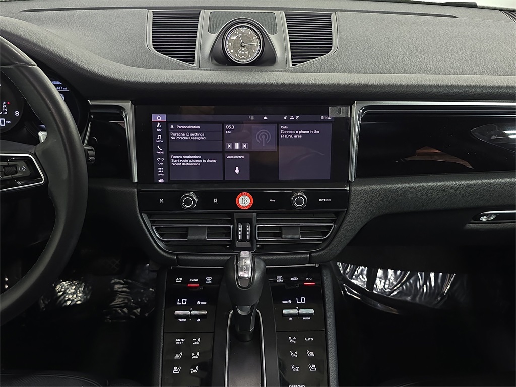 2023 Porsche Macan T photo 16