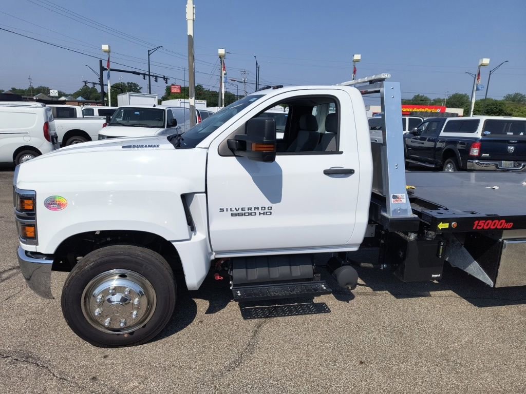 2023 Chevrolet Silverado 6500HD Work Truck photo 2