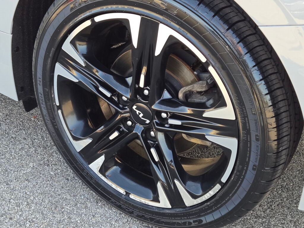 2022 Kia K5 GT-Line photo 8