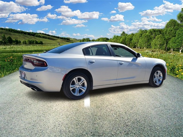 2022 Dodge Charger SXT photo 2