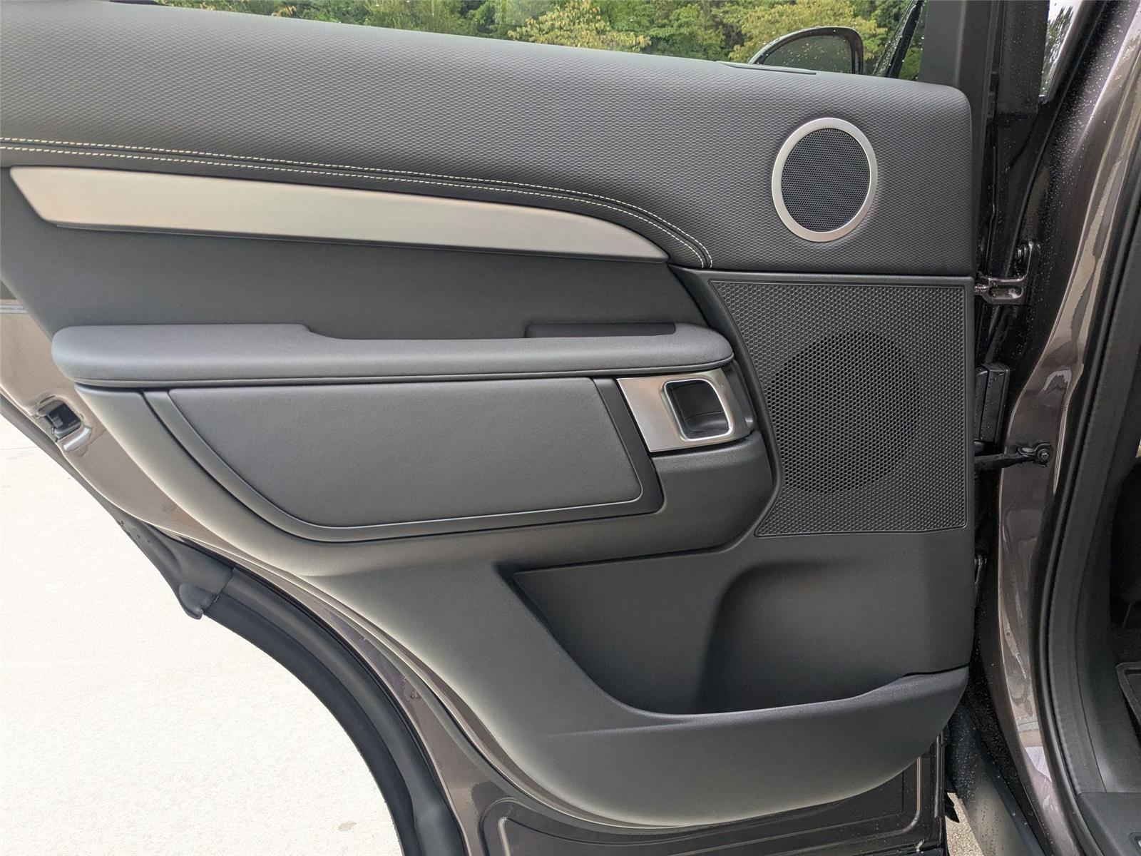 2025 Land Rover Discovery SE photo 22