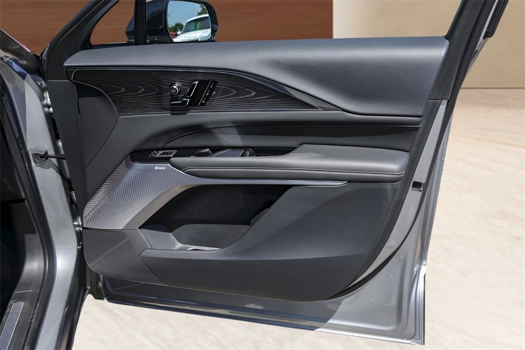 2024 Cadillac Lyriq Luxury photo 25