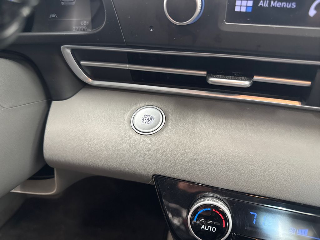 2022 Hyundai Elantra SEL photo 26