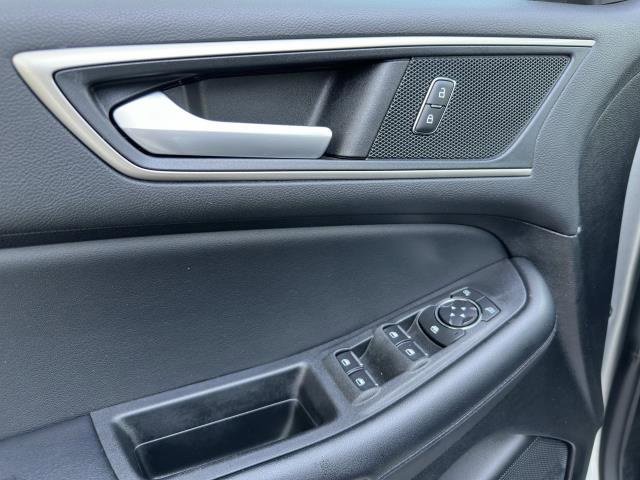 2022 Ford Edge SEL photo 35