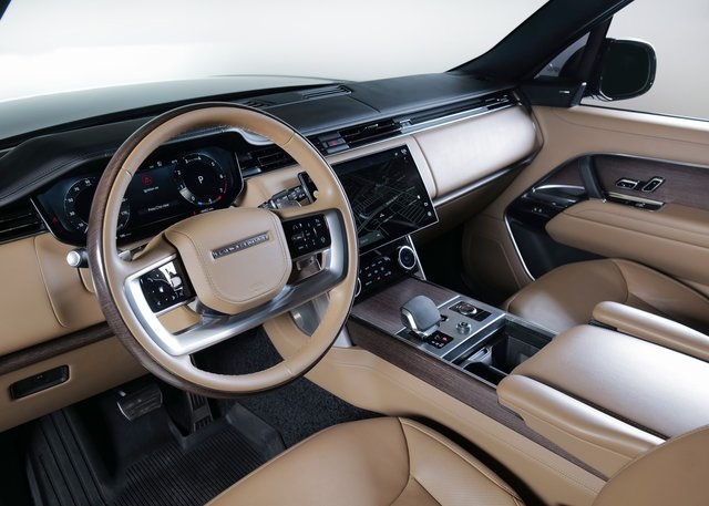 2023 Land Rover Range Rover SE photo 17
