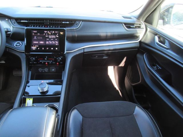 2023 Jeep Grand Cherokee Altitude photo 13