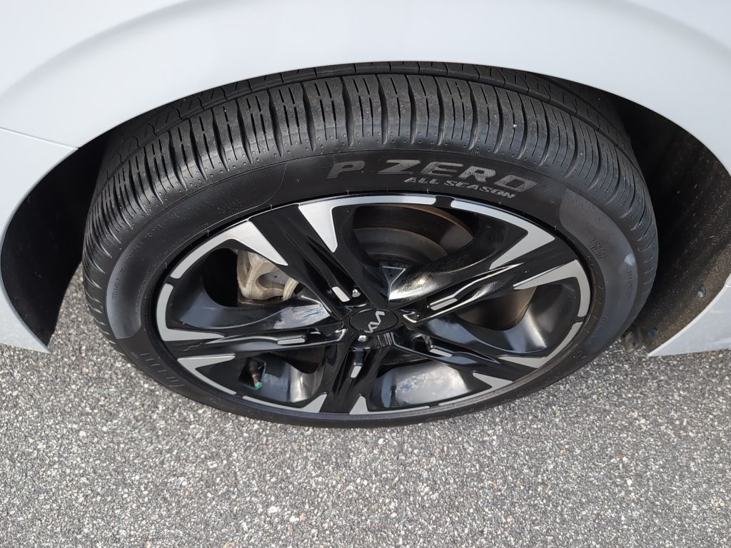 2024 Kia K5 GT-Line photo 9