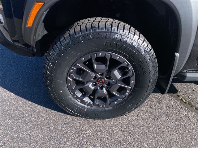 2022 Nissan Frontier PRO-4X photo 2