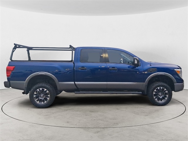 2017 Nissan Titan PRO-4X photo 4