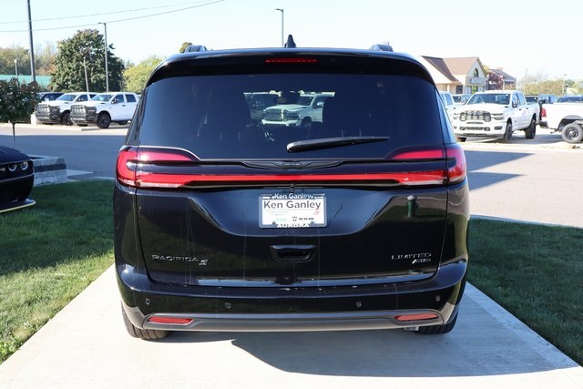 2026 Chrysler Pacifica Limited photo 32