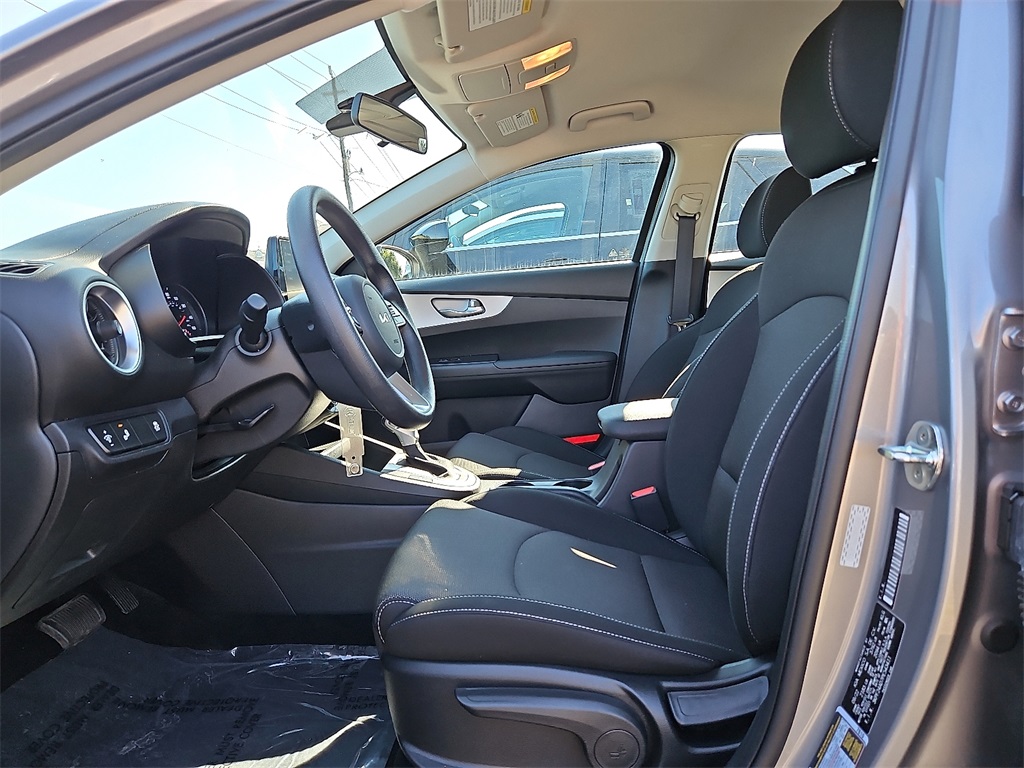 2023 Kia Forte LXS photo 14