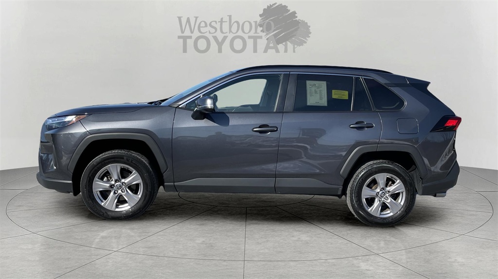 2022 Toyota RAV4 XLE photo 3