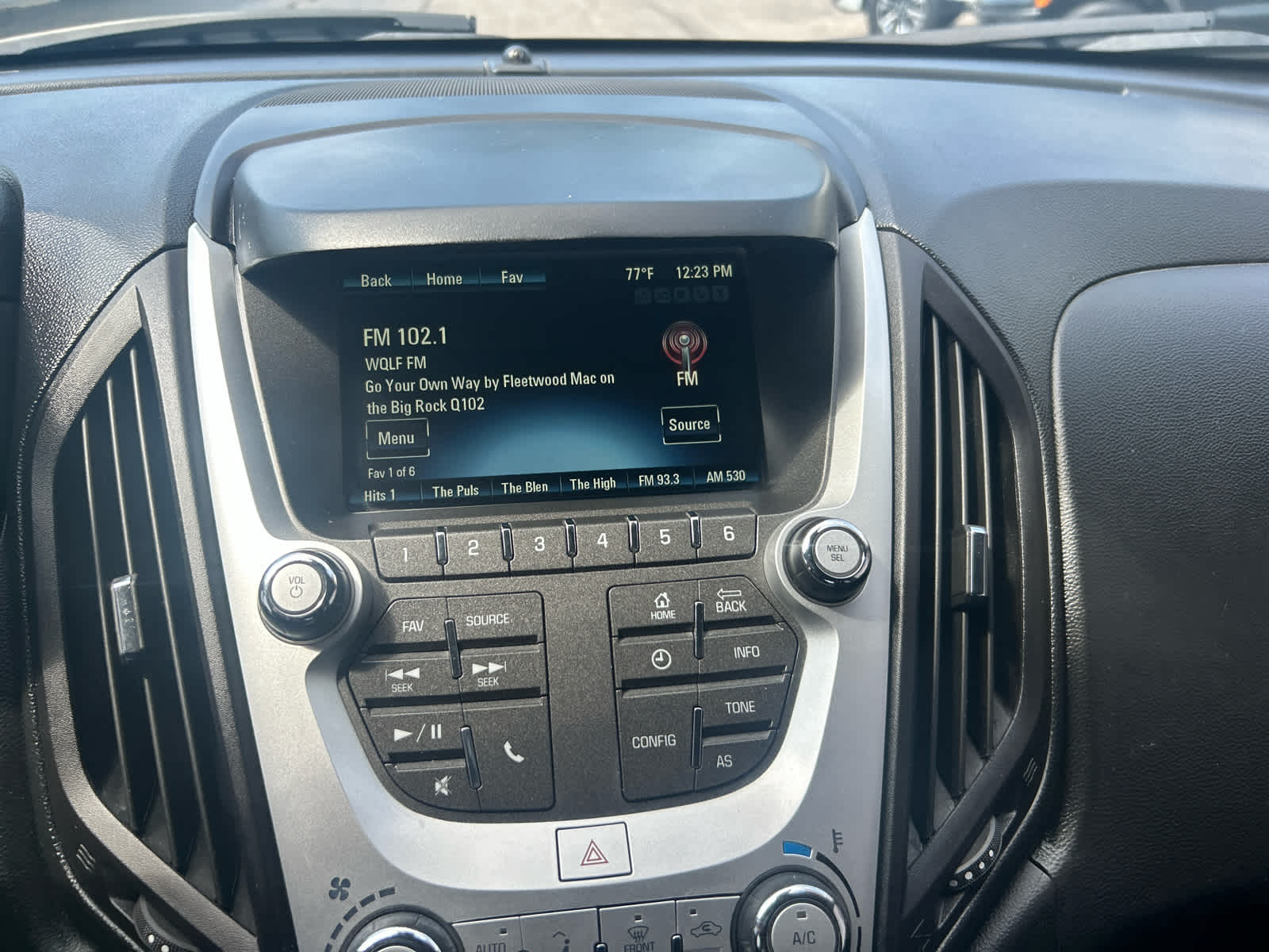 2017 Chevrolet Equinox LT photo 13