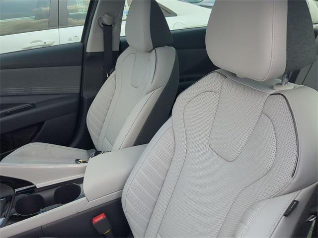 2025 Hyundai Elantra Hybrid Limited photo 11