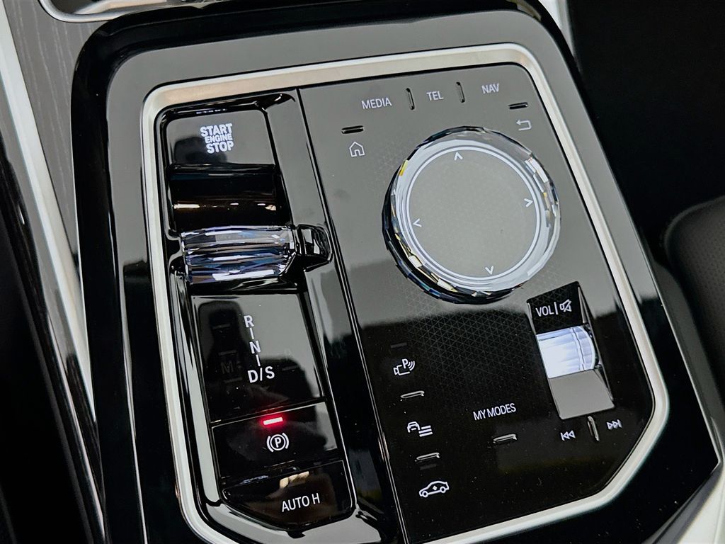 2026 Bmw 750e photo 15