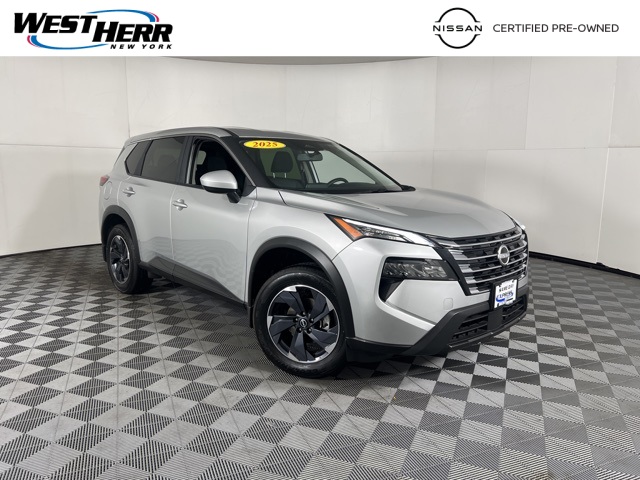 2025 Nissan Rogue SV's photo