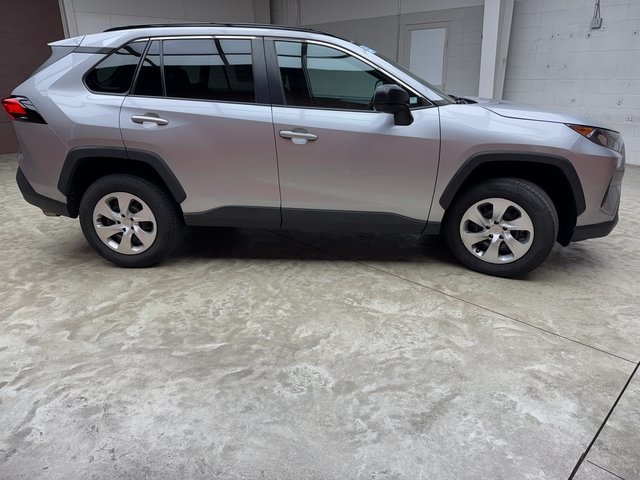 2021 Toyota RAV4 LE photo 6