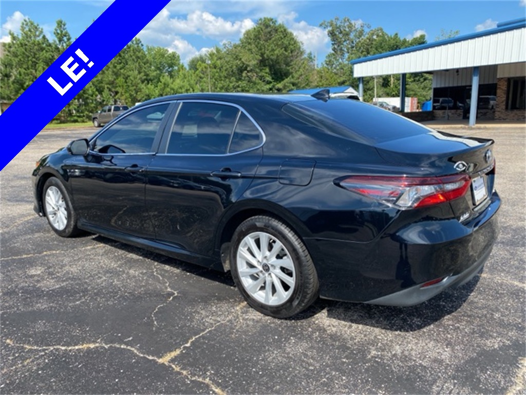 2023 Toyota Camry LE photo 3