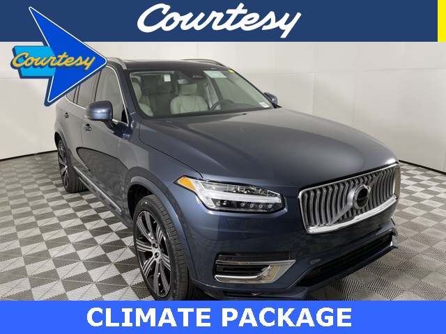 2025 Volvo XC90 Core's photo