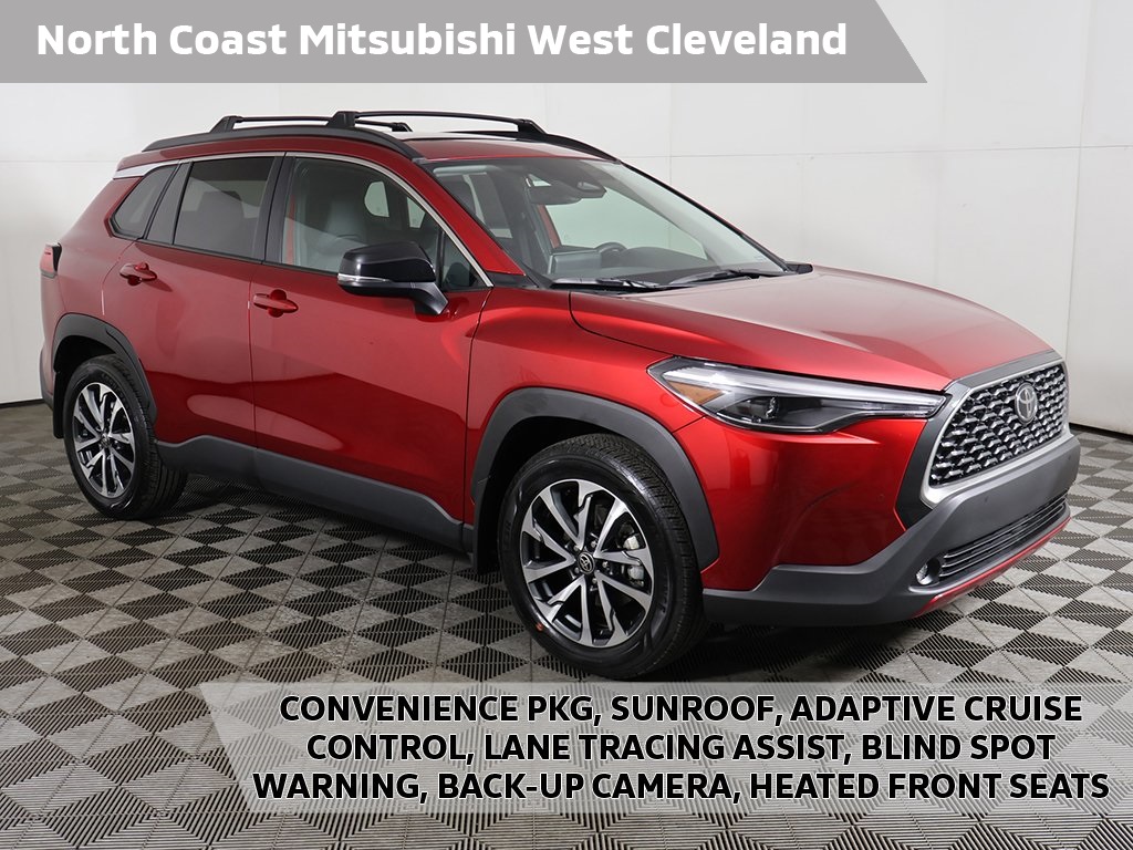 2025 Toyota Corolla Cross XLE's photo