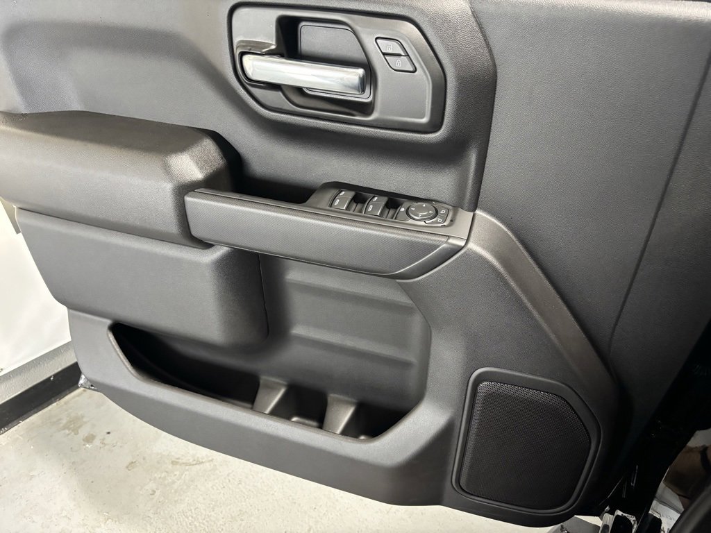 2025 Chevrolet Silverado 1500 Custom photo 6