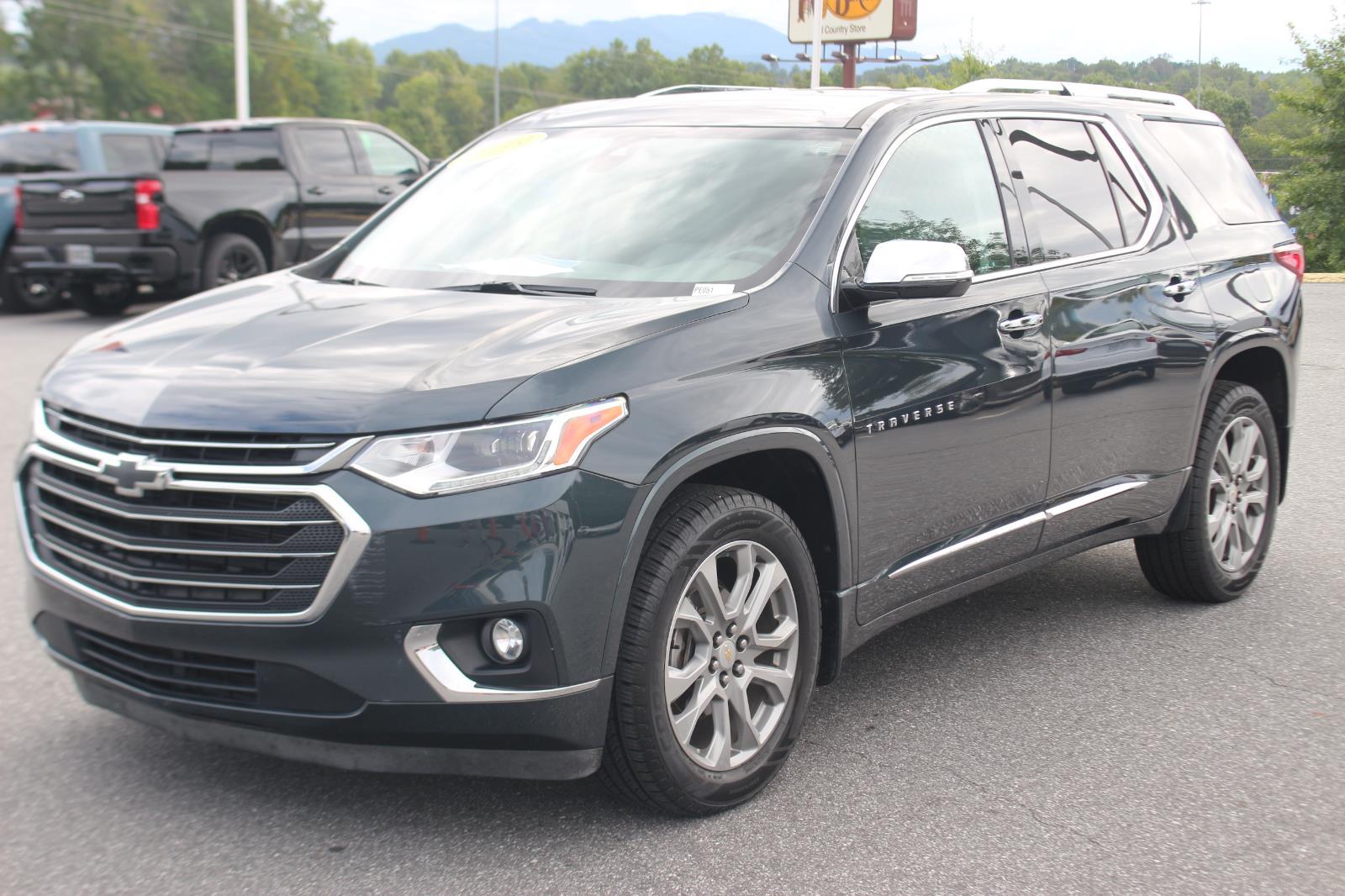 2019 Chevrolet Traverse Premier photo 2