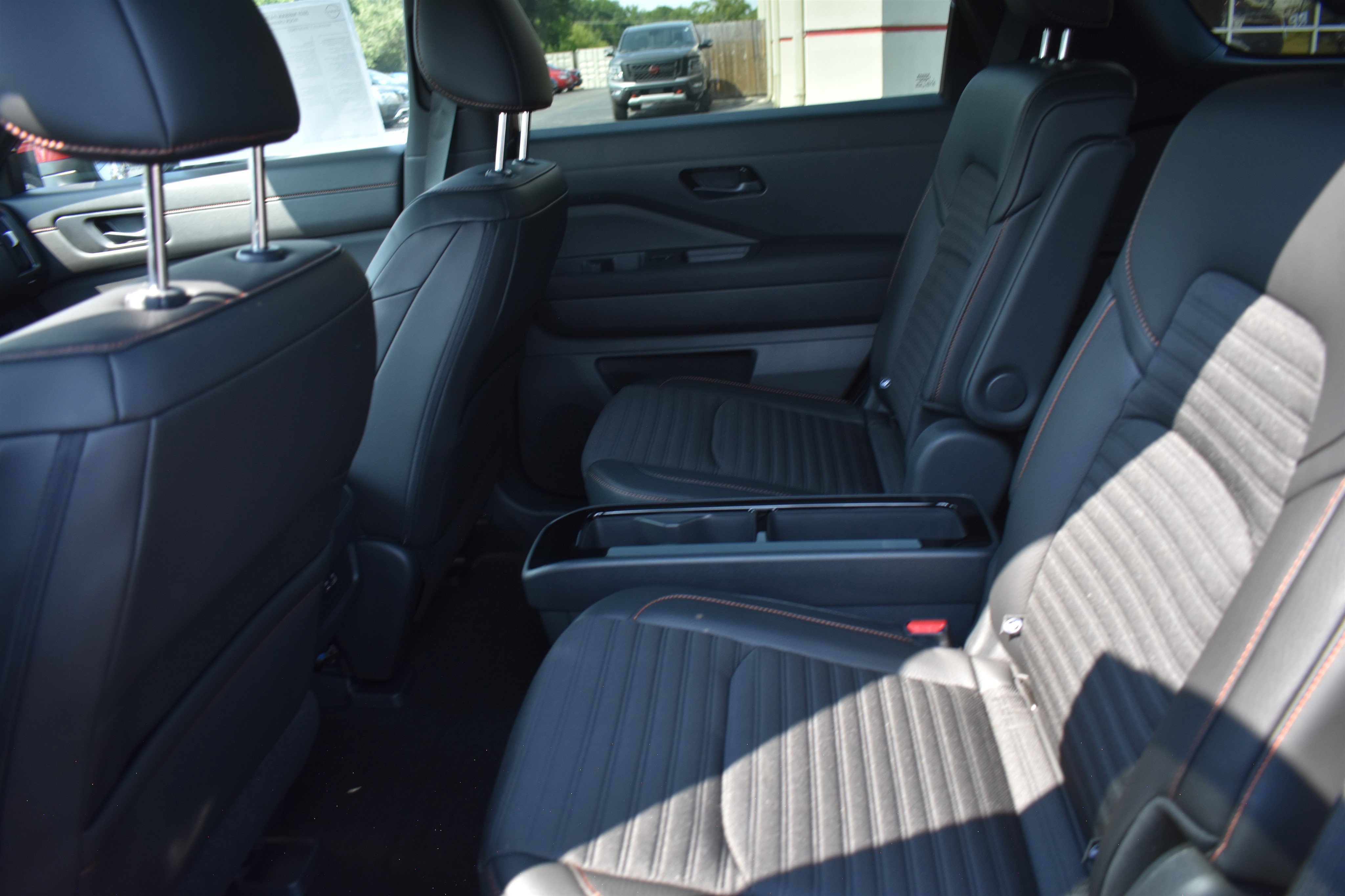 2025 Nissan Pathfinder SV photo 5