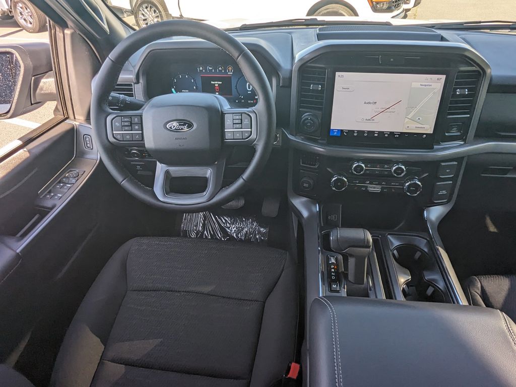 2025 Ford F-150 XLT photo 16