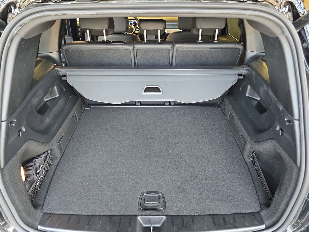 2025 Mercedes Benz GLB 250 photo 12