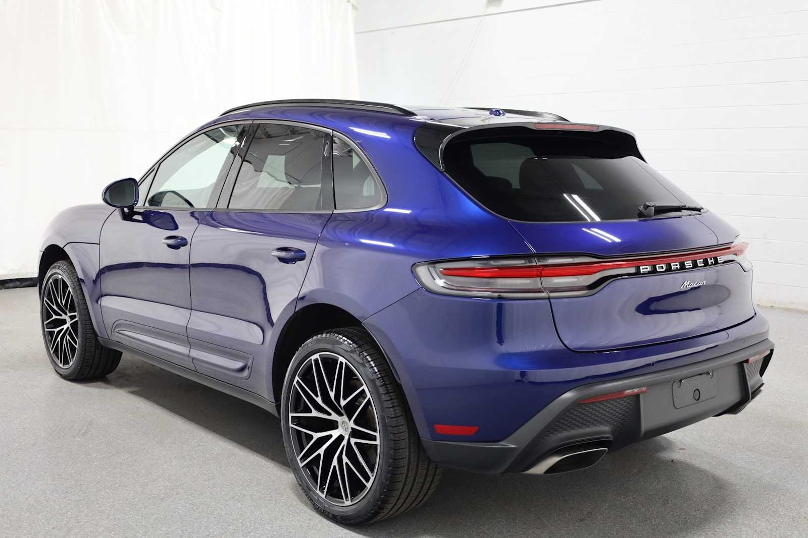 2025 Porsche Macan T photo 3