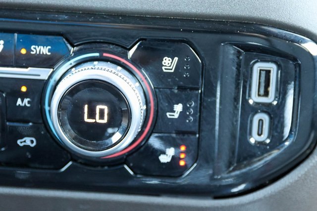 Used 2024 White GMC SLT image 28