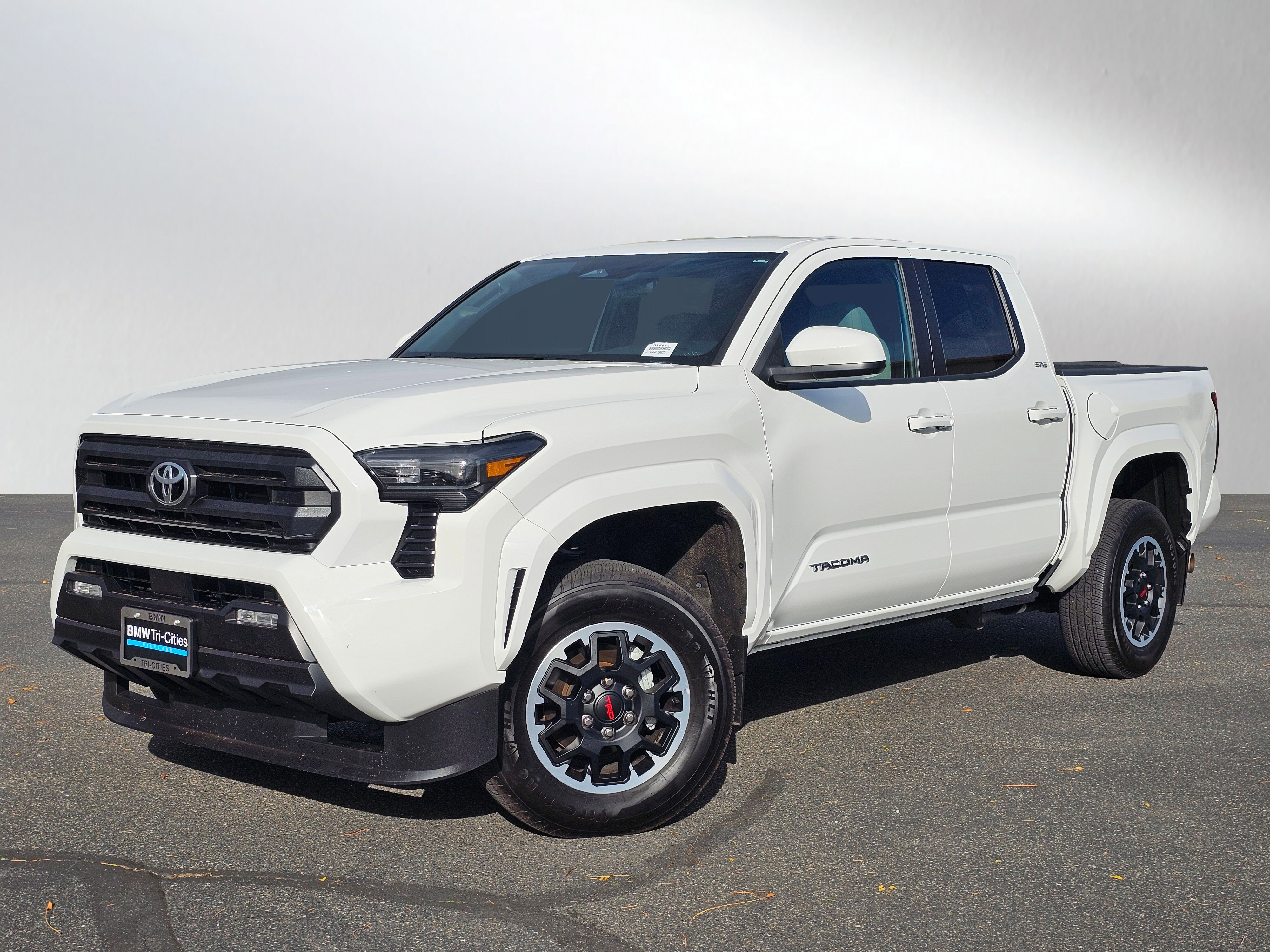 2024 Toyota Tacoma SR5's photo