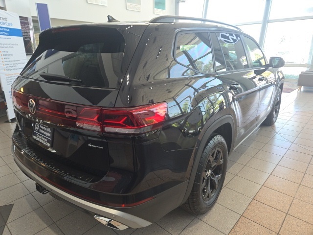 2025 Volkswagen Atlas Peak Edition SE photo 6