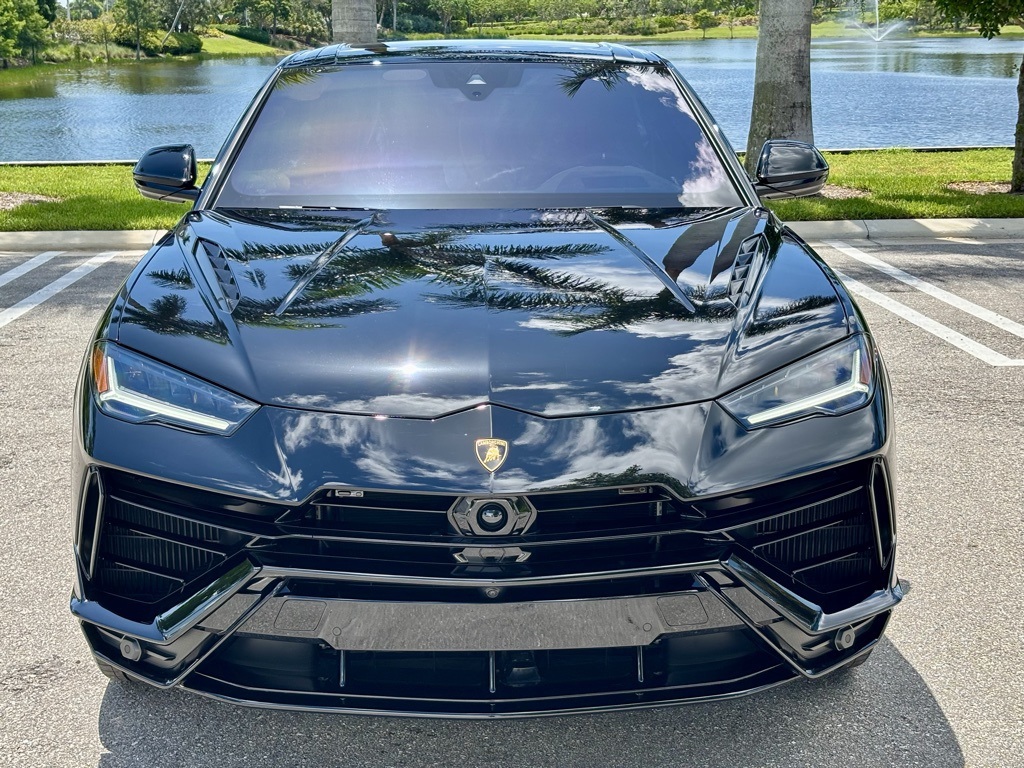 2024 Lamborghini Urus S photo 2