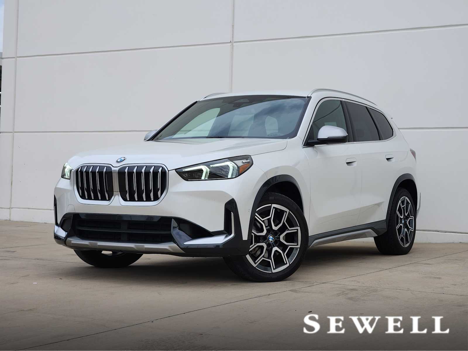 2023 BMW X1 28i's photo