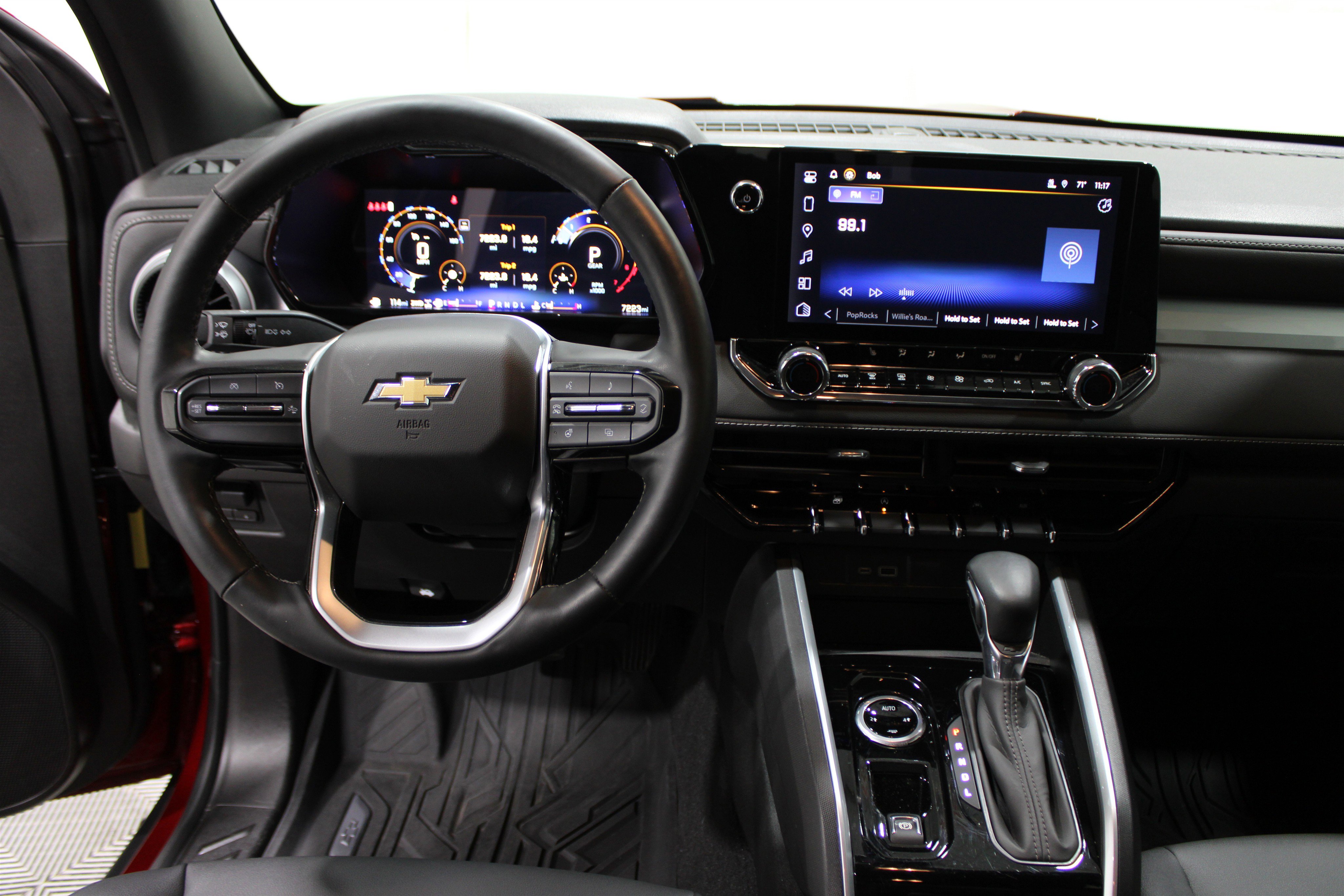 2024 Chevrolet Colorado LT photo 2