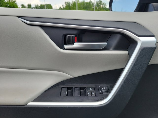 2024 Toyota RAV4 XLE Premium photo 16