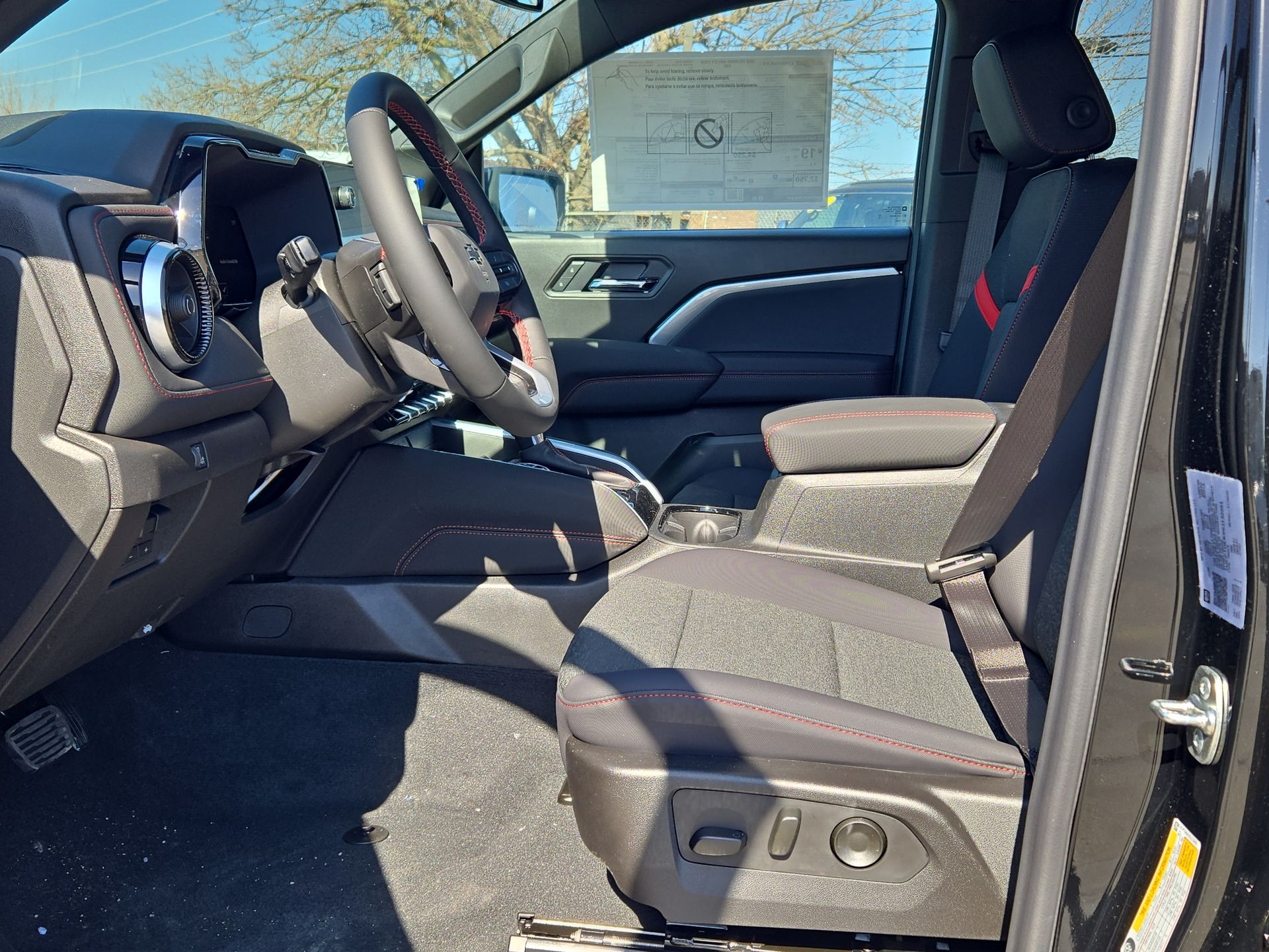 2025 Chevrolet Colorado Z71 photo 17