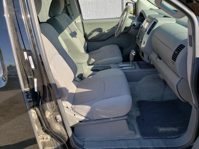 2014 Nissan Frontier SV Crew Cab photo 16