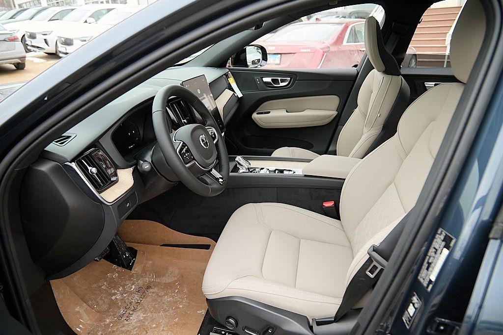 2026 VOLVO XC60 - Image 18