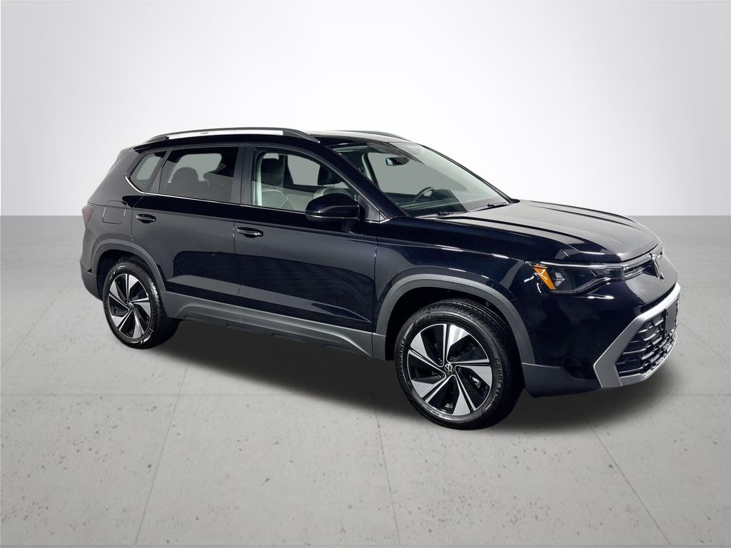 2025 Volkswagen Taos SE photo 4