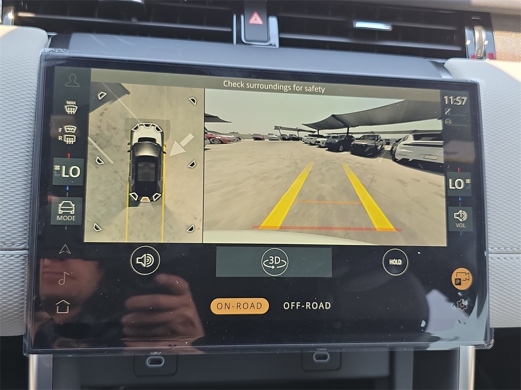 2025 Land Rover Discovery Sport SE photo 14