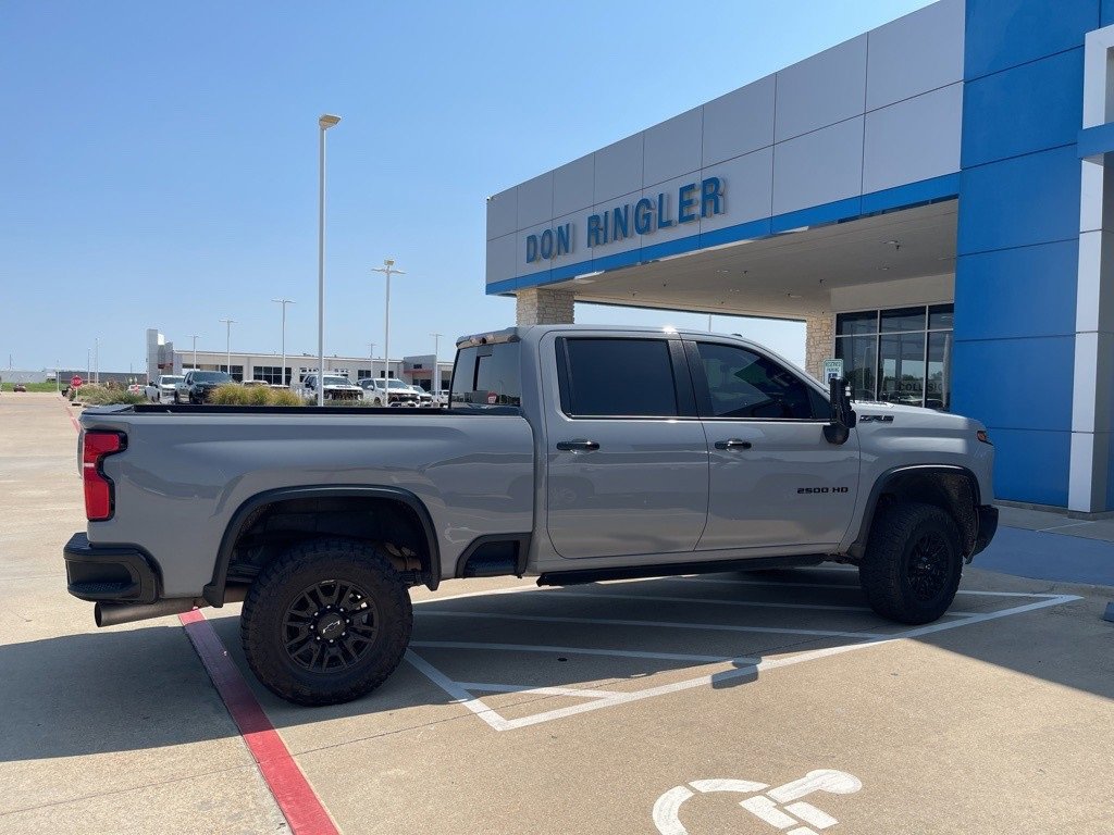 2024 Chevrolet Silverado 2500HD ZR2 photo 2