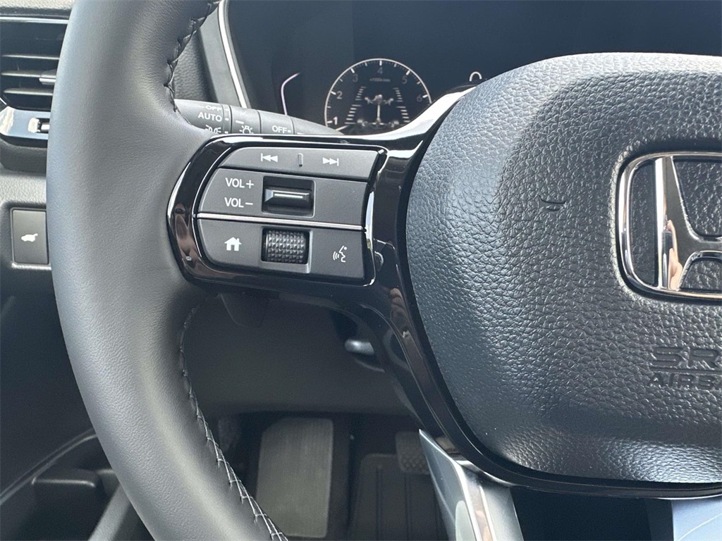 2025 Honda Pilot Touring photo 13
