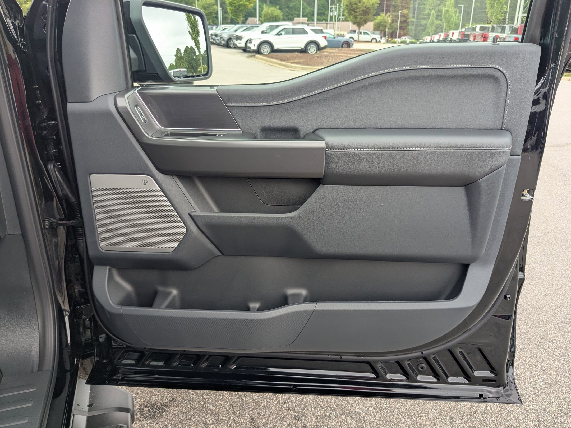 2025 Ford F-150 Lariat photo 33